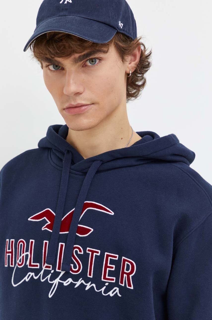 

Суичър Hollister Co. в тъмносиньо с качулка с апликация, Тъмносин