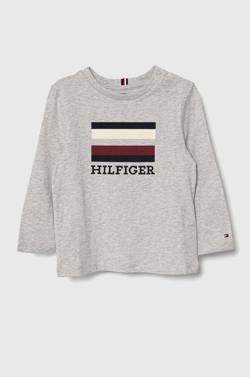 

Хлопковый детский лонгслив Tommy Hilfiger цвет серый с принтом