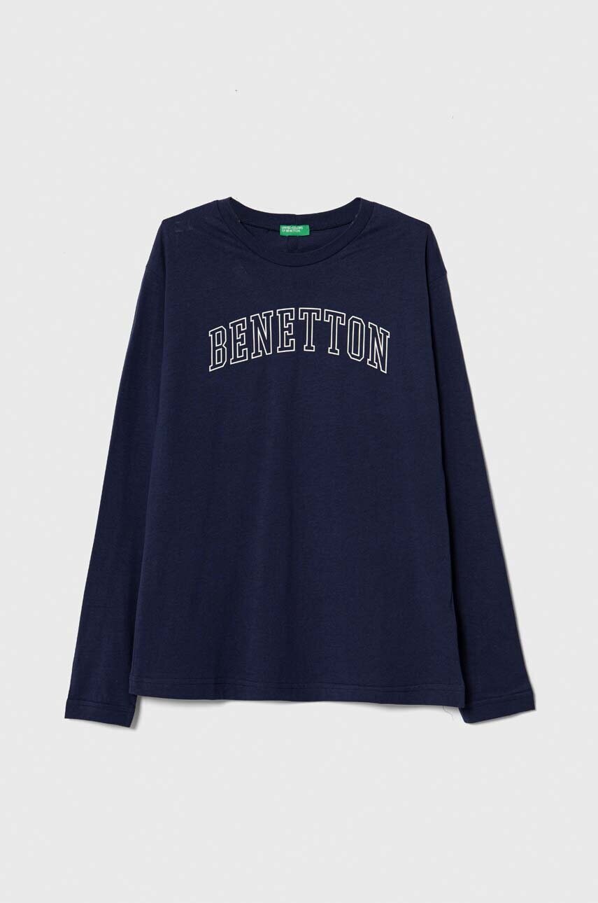 

Дитячий бавовняний лонгслів United Colors of Benetton колір синій з принтом