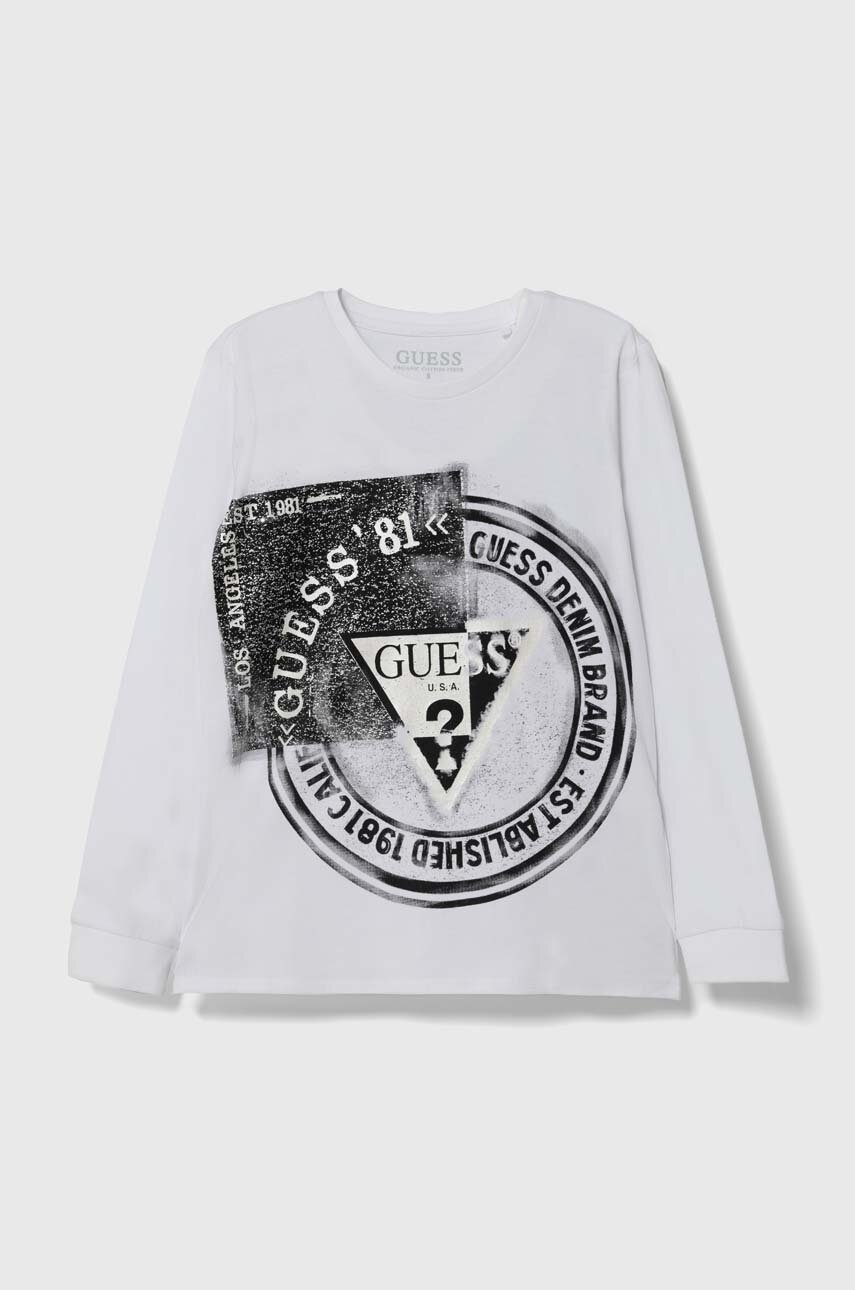 

Хлопковый детский лонгслив Guess цвет белый с принтом