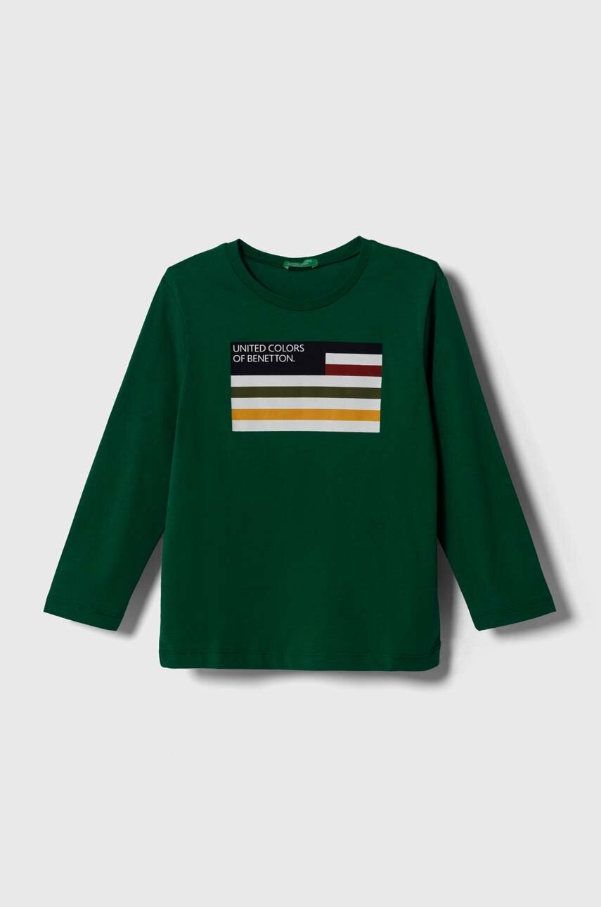 

Дитячий бавовняний лонгслів United Colors of Benetton колір зелений з принтом