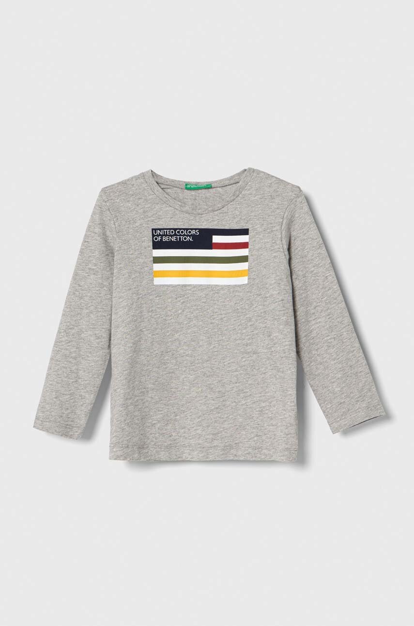 

Хлопковый детский лонгслив United Colors of Benetton цвет серый с принтом