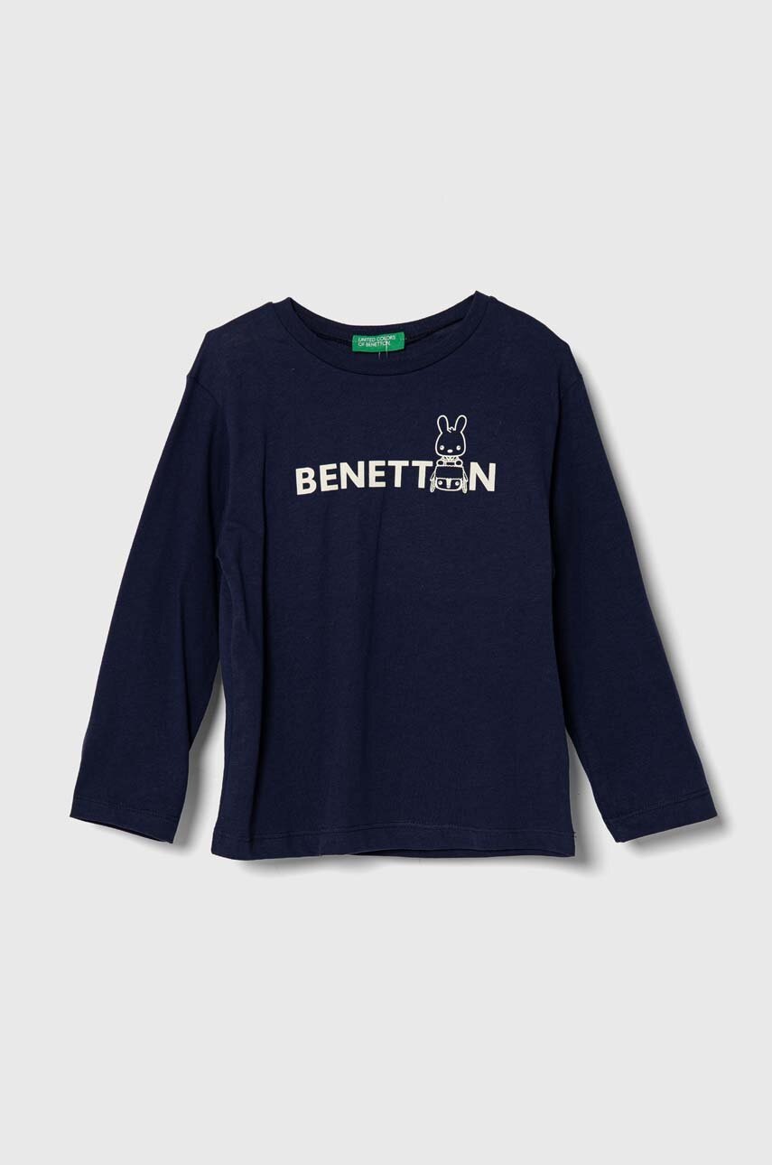 

Дитячий бавовняний лонгслів United Colors of Benetton колір синій з принтом