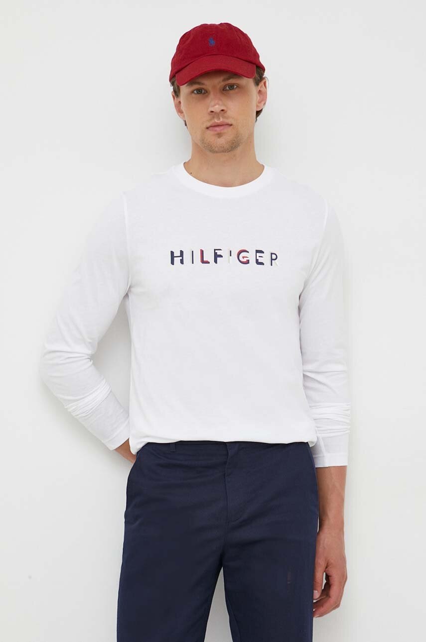 

Хлопковый лонгслив Tommy Hilfiger цвет белый с принтом