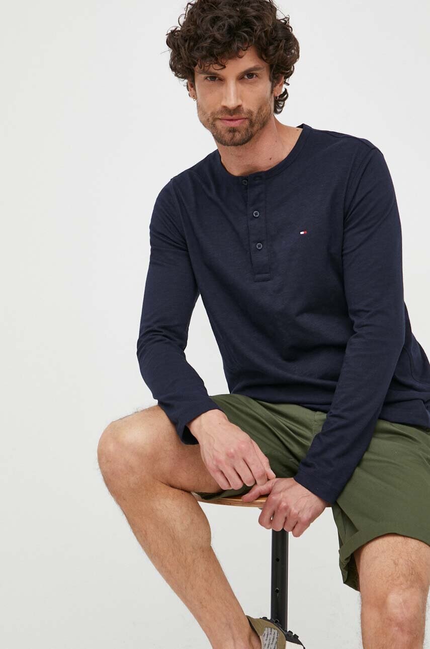 

Хлопковый лонгслив Tommy Hilfiger цвет синий однотонный