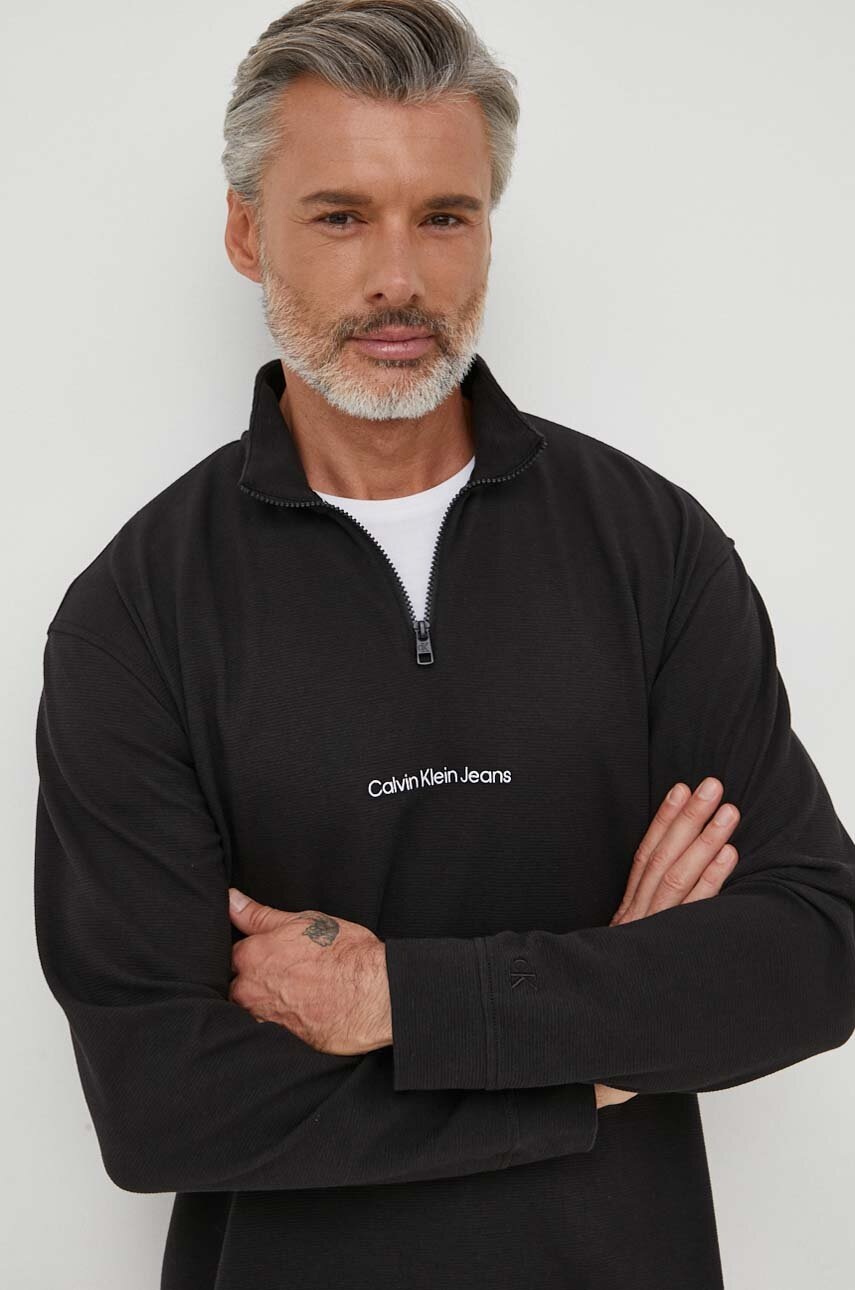 

Суичър Calvin Klein Jeans в черно с апликация, Черен