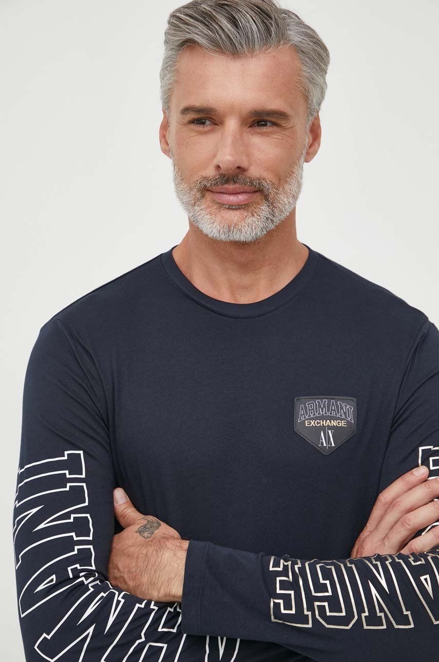 

Бавовняний лонгслів Armani Exchange колір синій з принтом