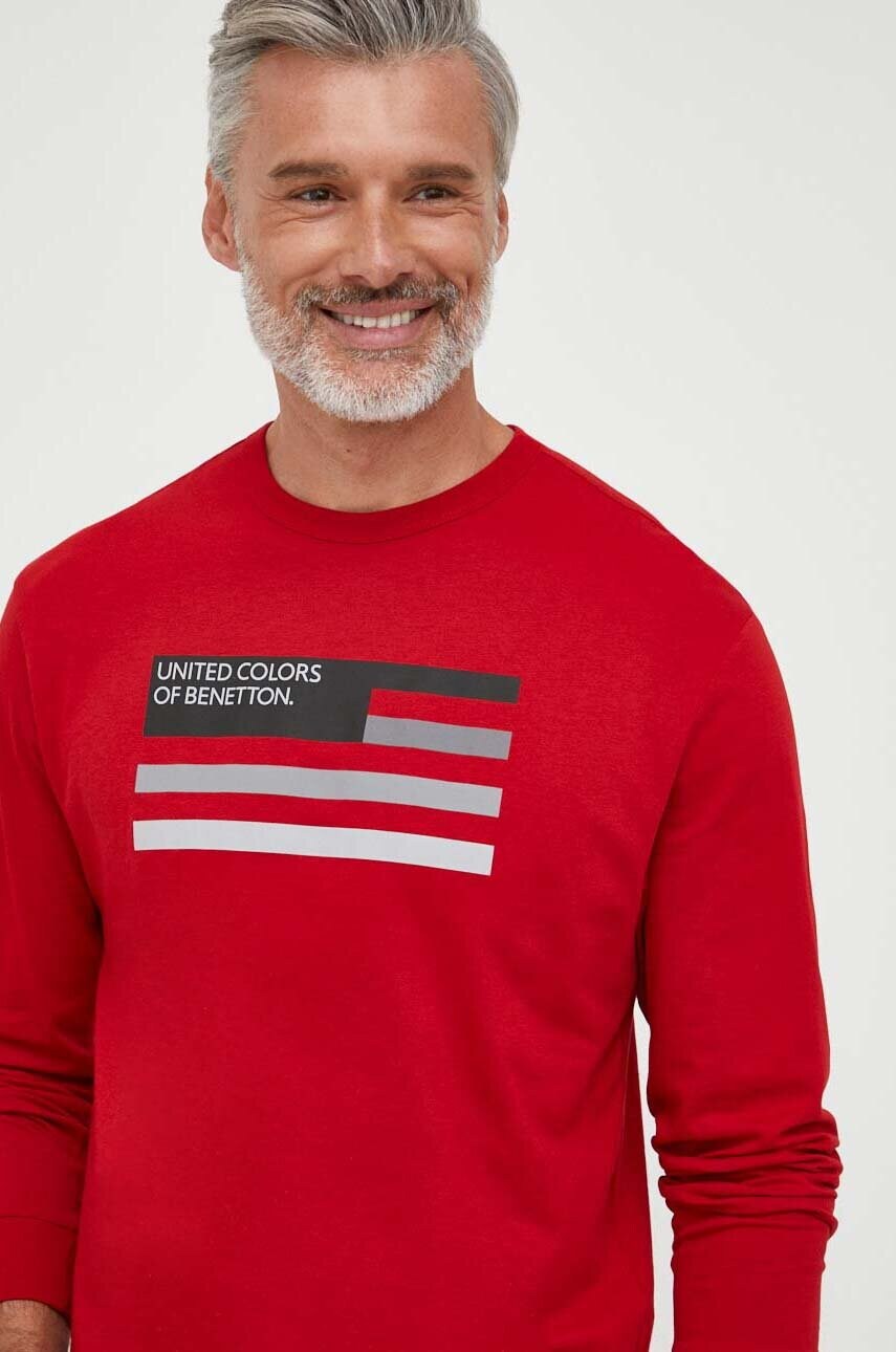 

Хлопковый лонгслив United Colors of Benetton цвет красный с принтом