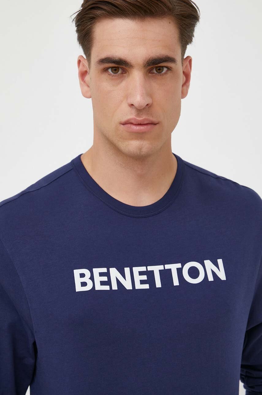 

Хлопковый лонгслив United Colors of Benetton цвет синий с принтом