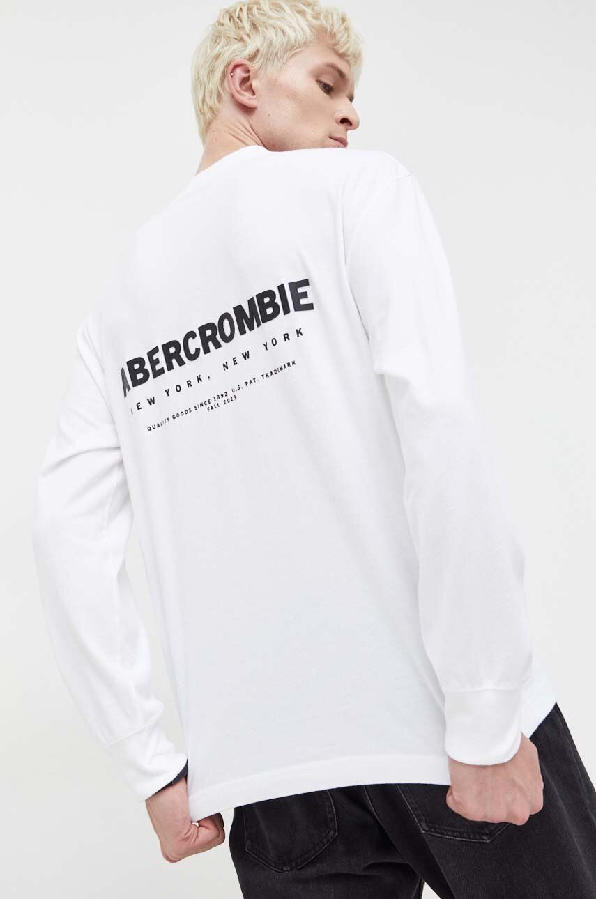 Levně Bavlněné tričko s dlouhým rukávem Abercrombie & Fitch bílá barva, s potiskem