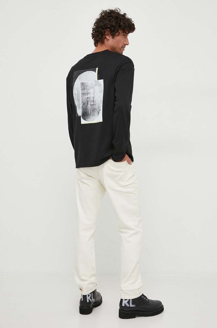Bavlněné tričko s dlouhým rukávem Calvin Klein černá barva, s potiskem - černá -  100 % Bavlna