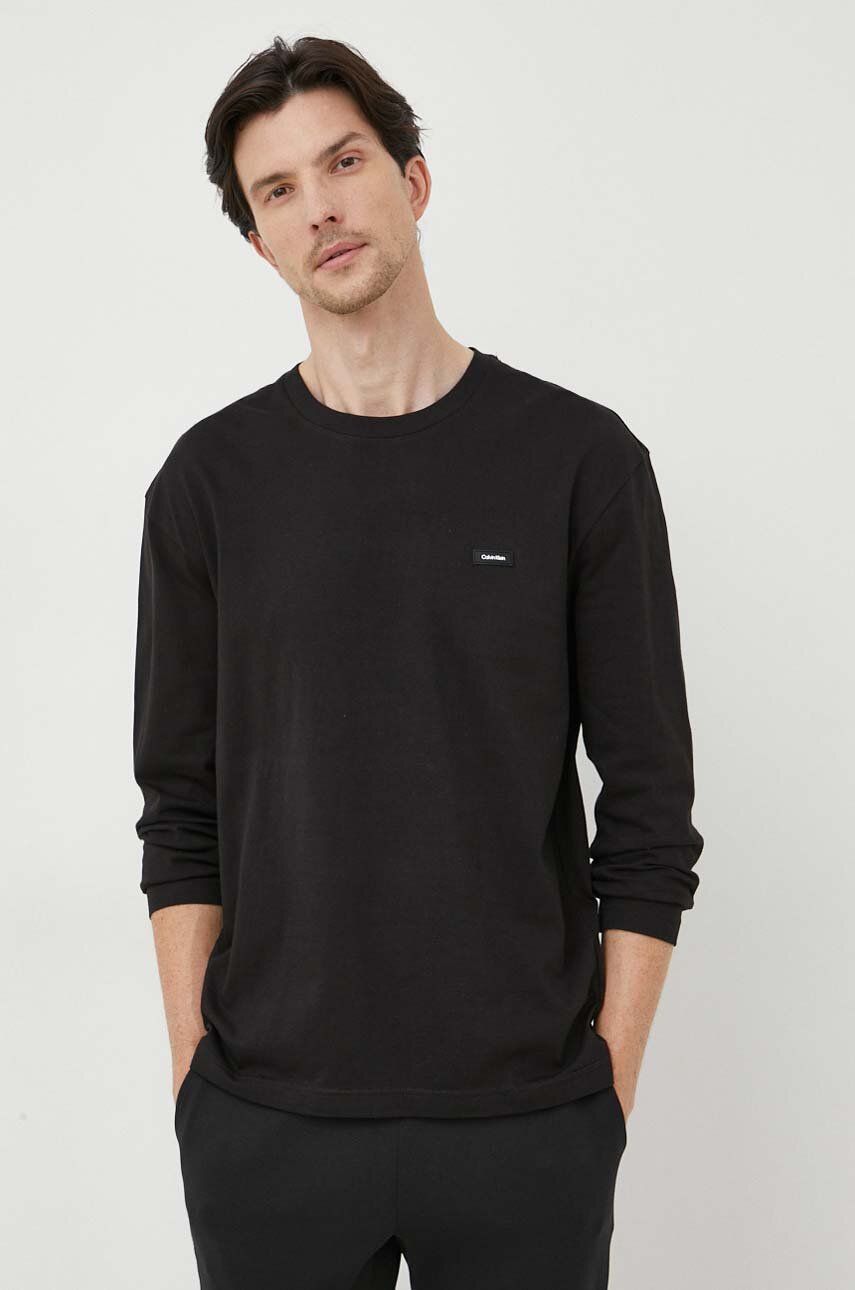 Levně Bavlněné tričko s dlouhým rukávem Calvin Klein černá barva