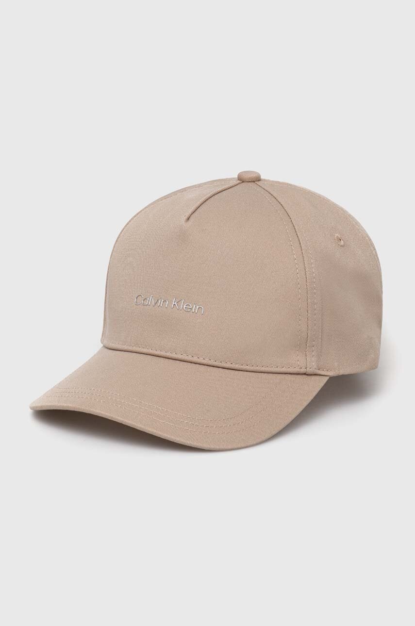 

Памучна шапка с козирка Calvin Klein в бежово с изчистен дизайн K60K610525, Бежов