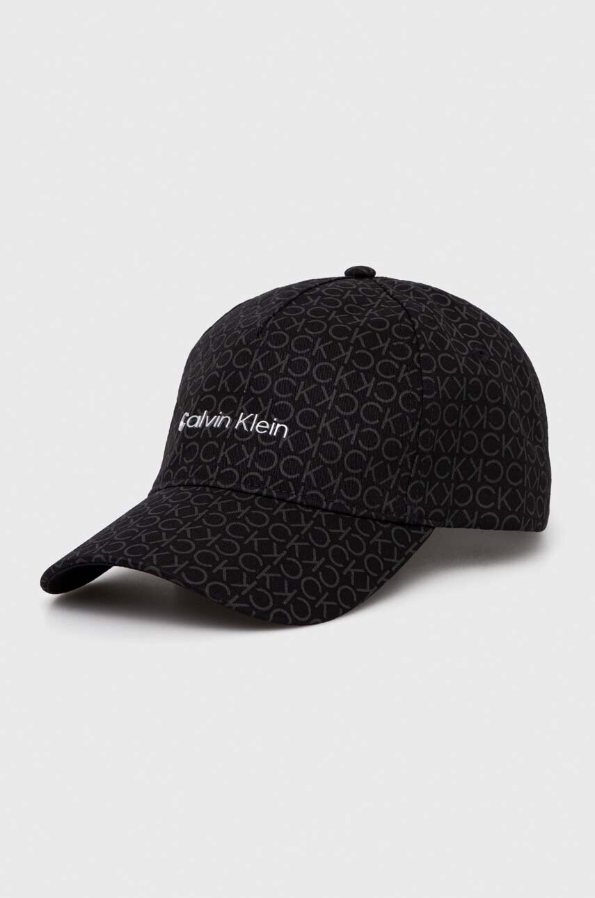 

Памучна шапка с козирка Calvin Klein в черно с десен, Черен