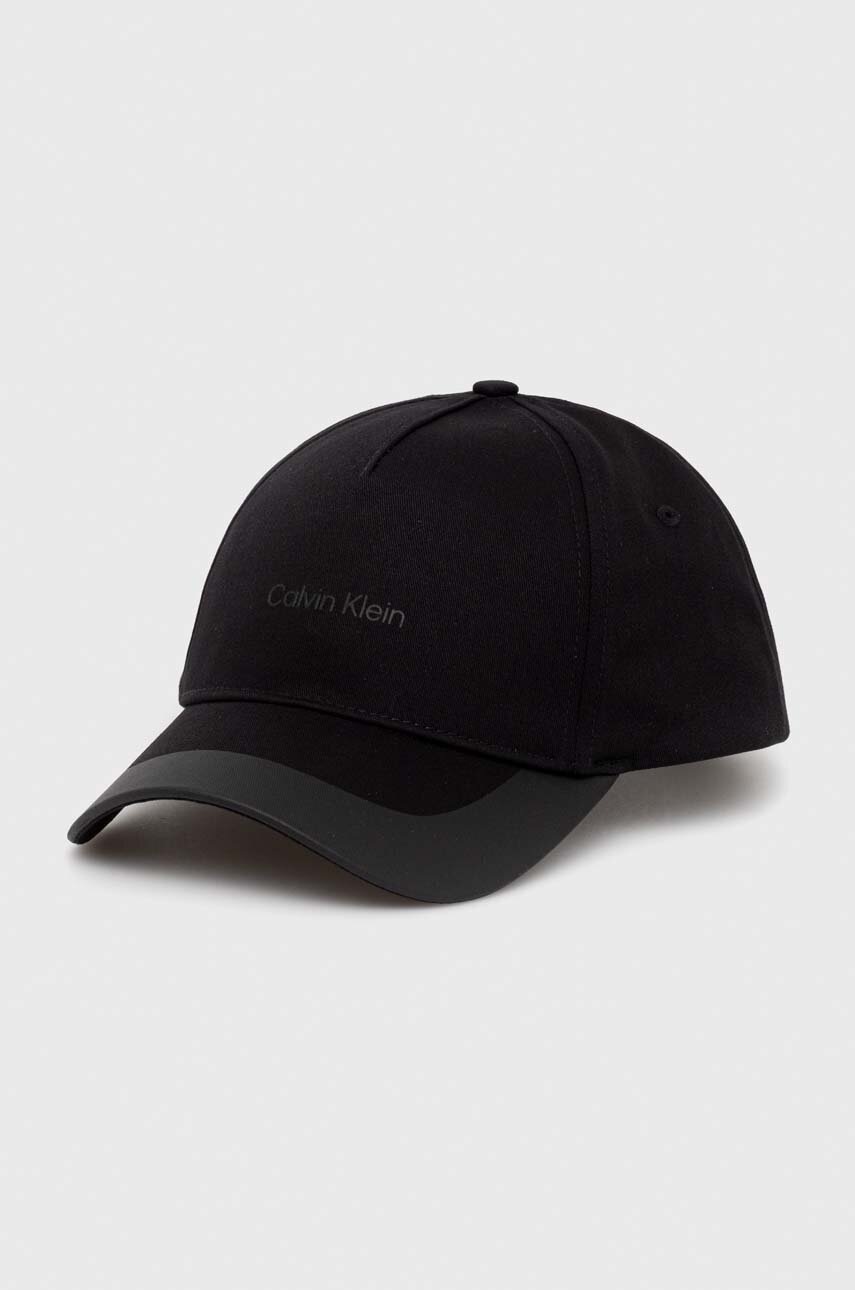 

Памучна шапка с козирка Calvin Klein в черно с изчистен дизайн, Черен