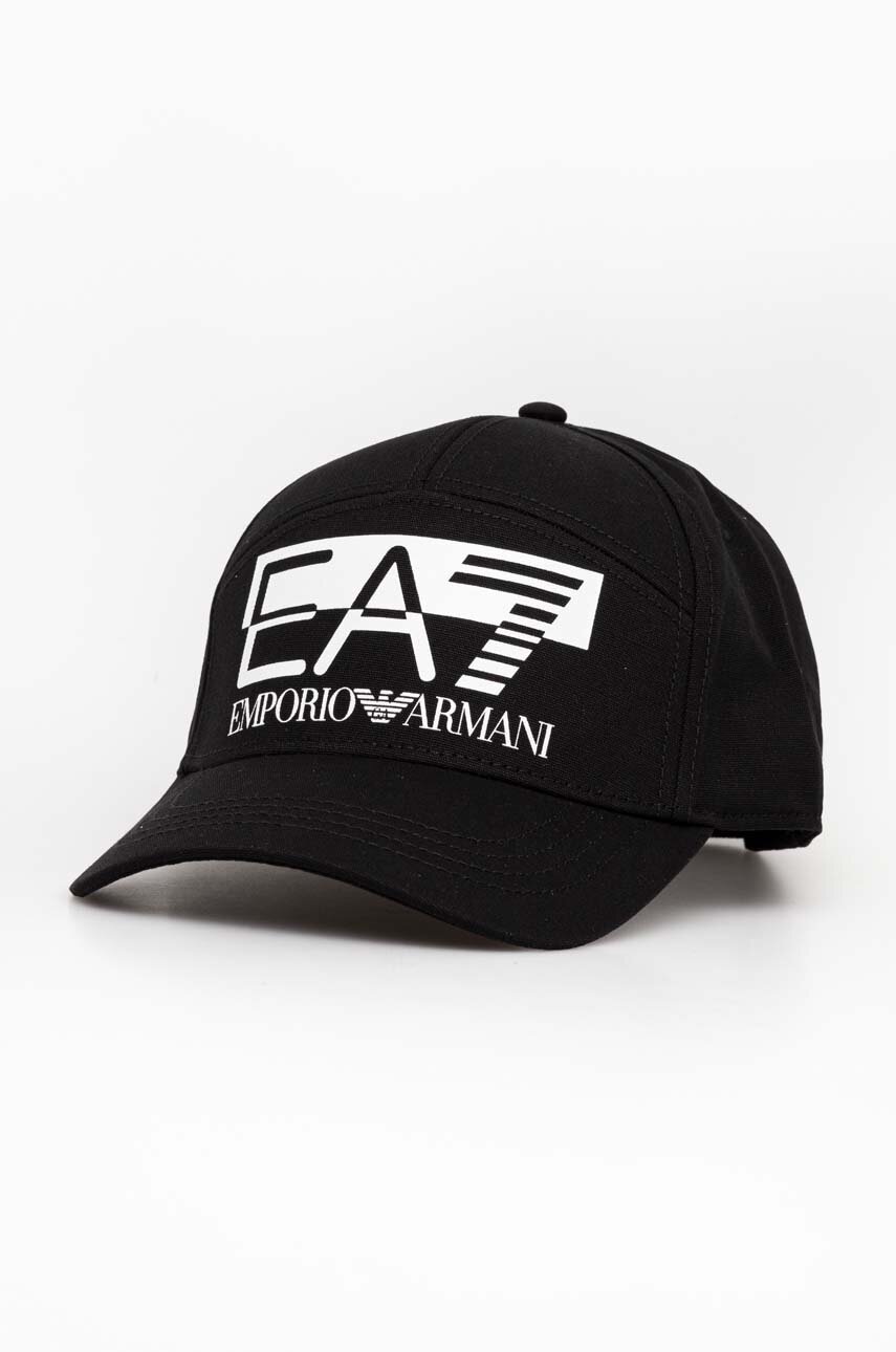

Памучна шапка с козирка EA7 Emporio Armani в черно с принт, Черен