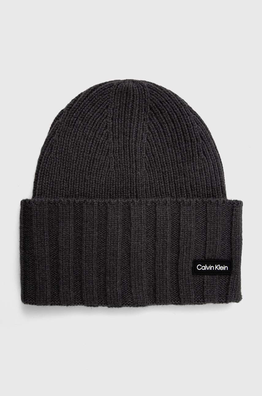 

Вълнена шапка Calvin Klein в сиво с фина плетка от вълна, Сив