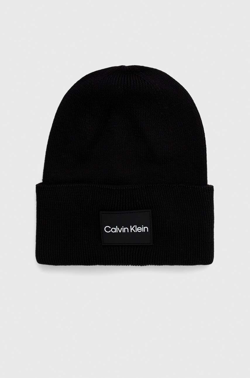 

Памучна шапка Calvin Klein в черно с фина плетка от памук, Черен