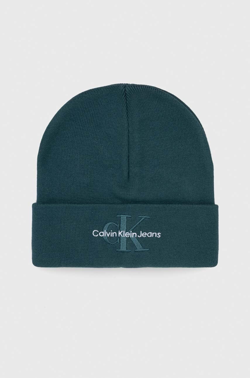 

Памучна шапка Calvin Klein Jeans в зелено от памук, Зелен
