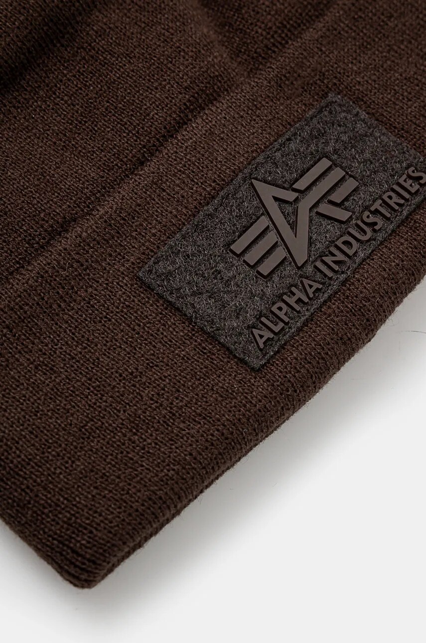 Шапка Alpha Industries цвет коричневый из толстого трикотажа Шапка Alpha Industries цвет коричневый из толстого трикотажа