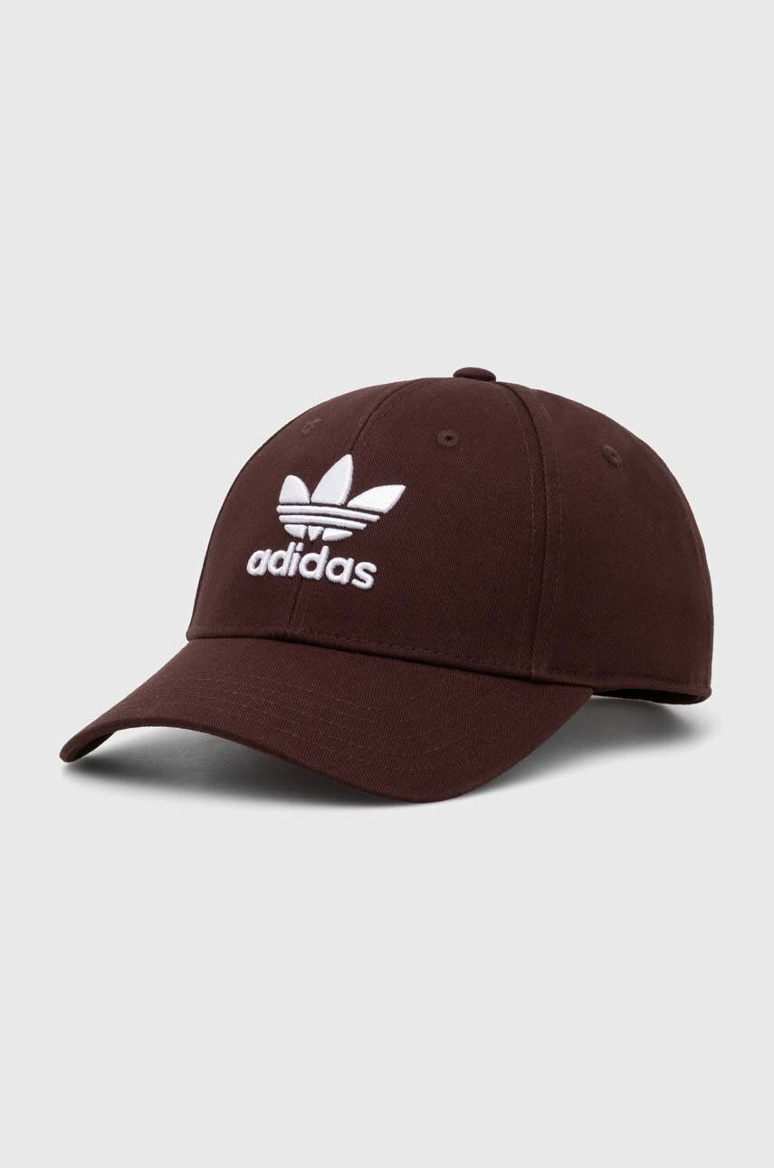 Levně Bavlněná baseballová čepice adidas Originals hnědá barva, s aplikací