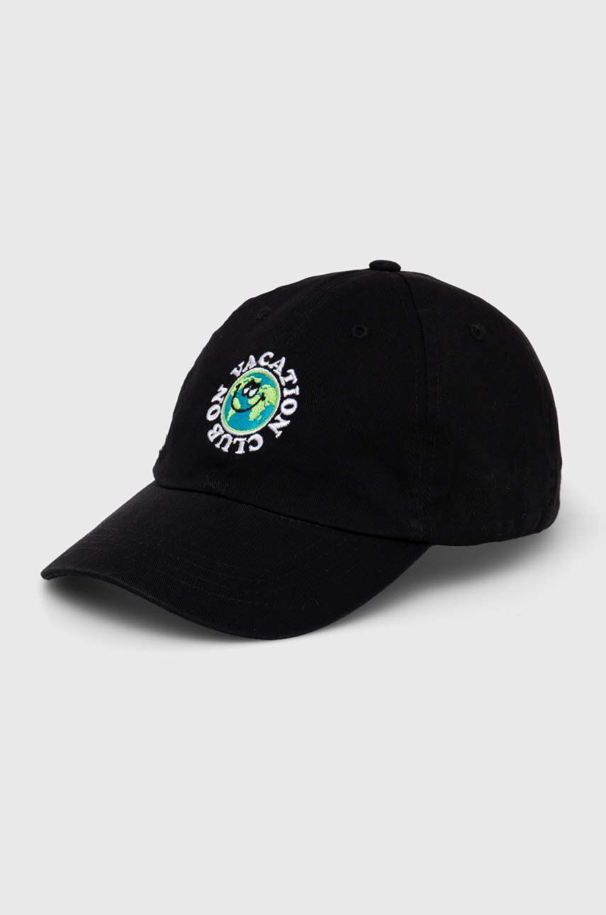 Levně Bavlněná baseballová čepice On Vacation černá barva, s aplikací