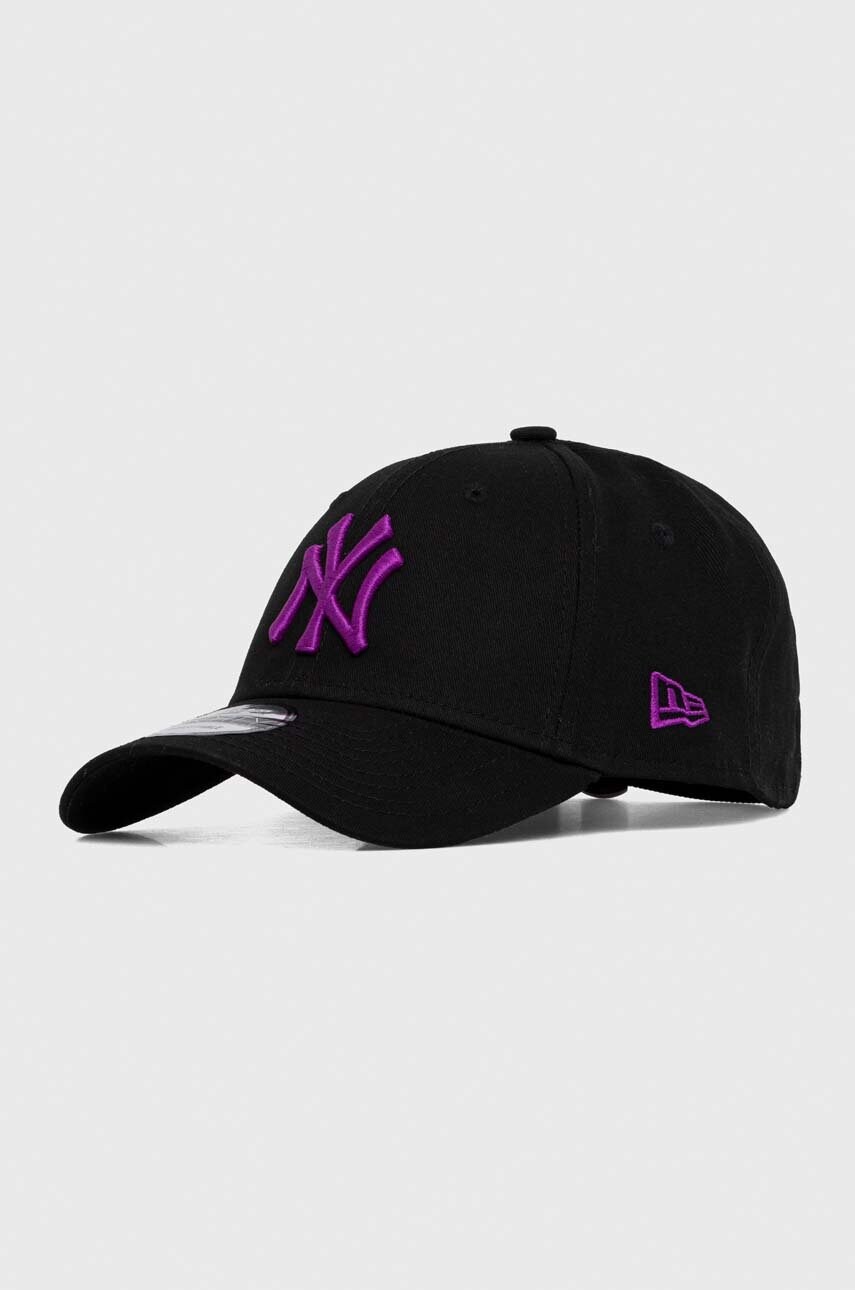 

Памучна шапка с козирка New Era в черно с апликация NEW YORK YANKEES, Черен