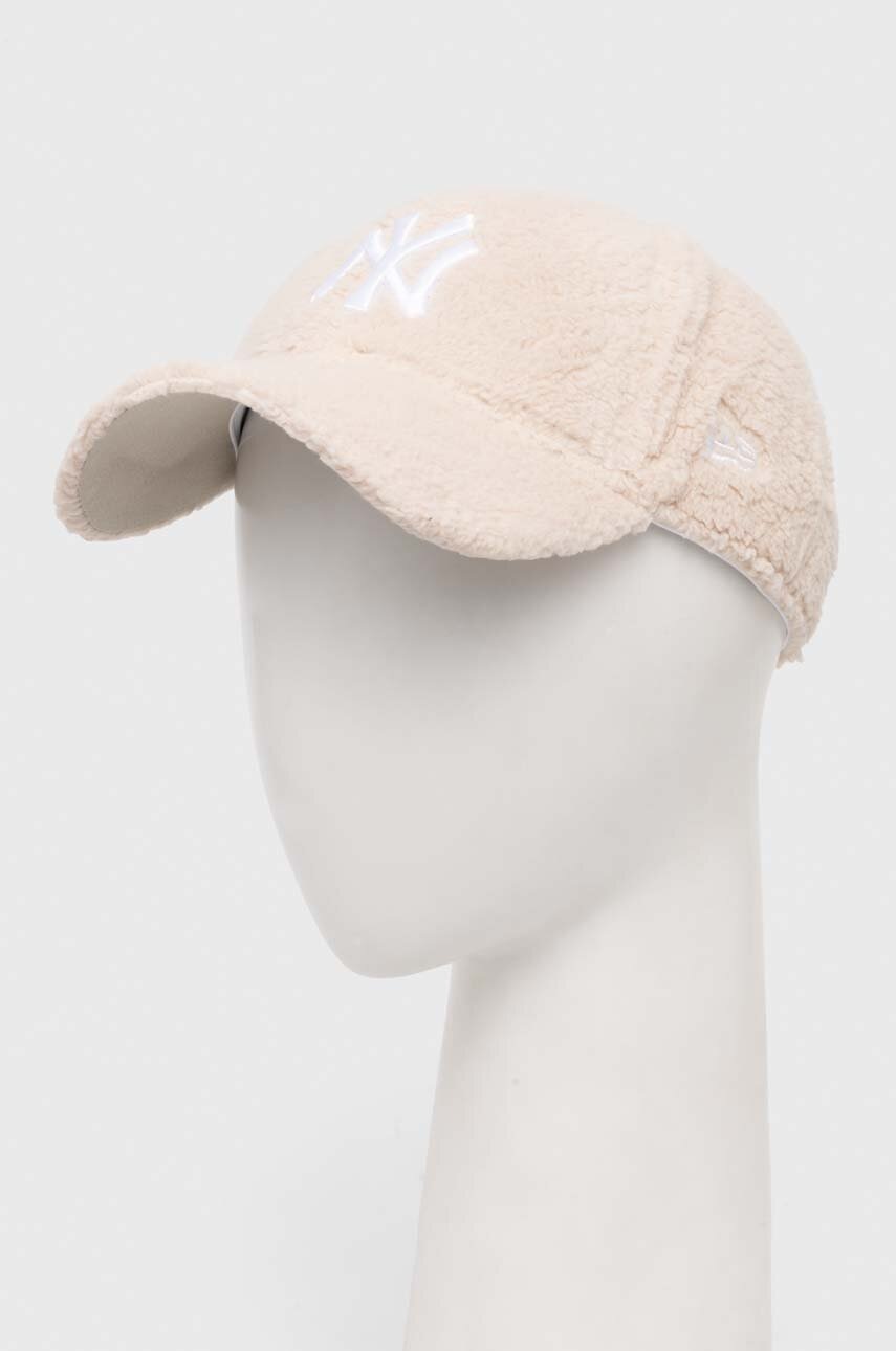 

Кепка New Era колір бежевий з аплікацією NEW YORK YANKEES