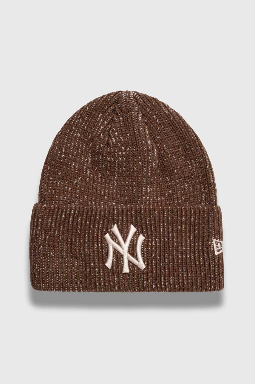 Čepice New Era hnědá barva, z husté pleteniny, NEW YORK YANKEES - hnědá - 100 % Akryl