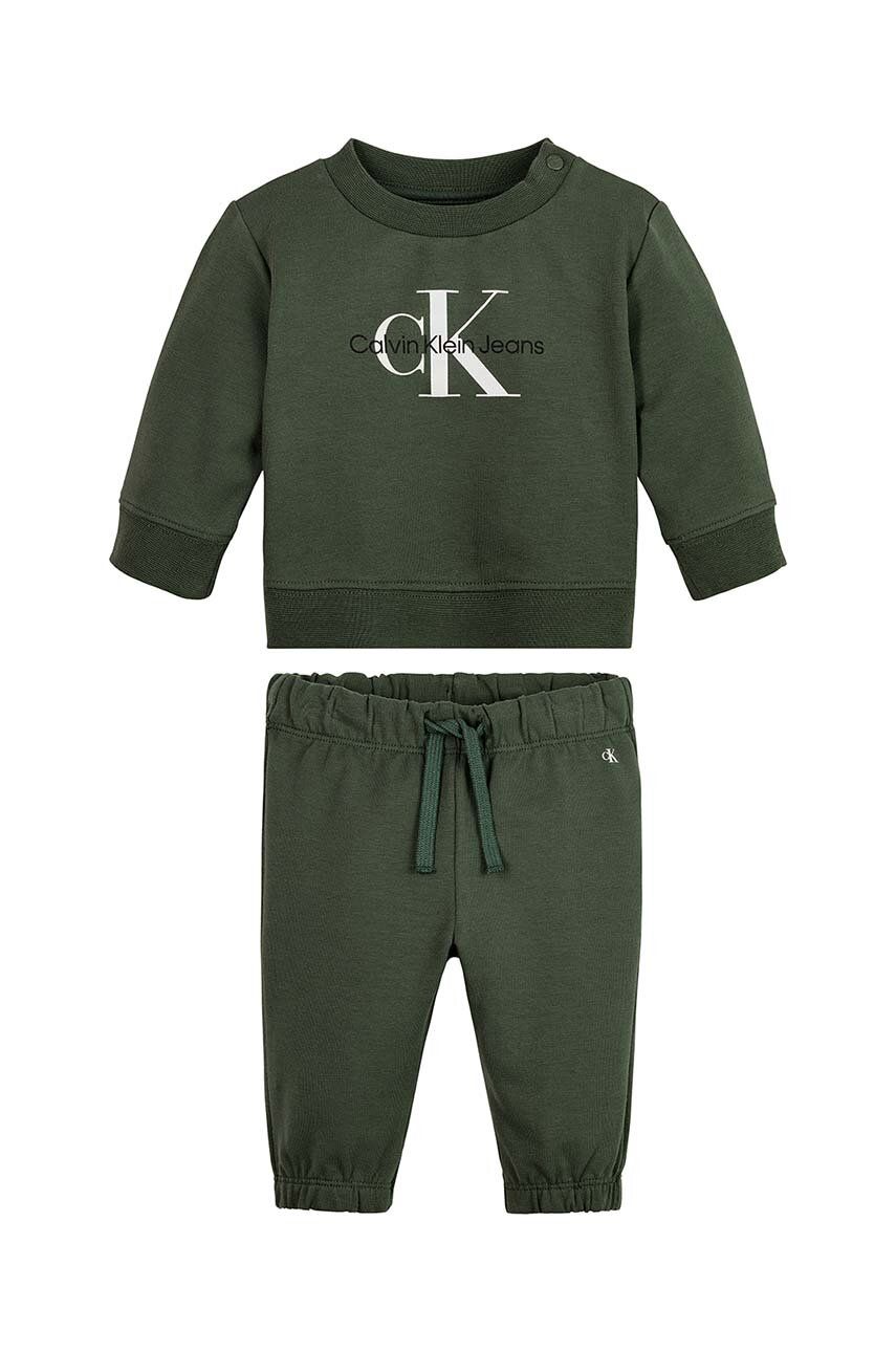 Levně Dětská tepláková souprava Calvin Klein Jeans zelená barva