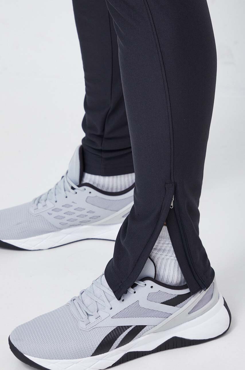 Φόρμα Under Armour χρώμα: μαύρο, 1379592 φωτογραφία