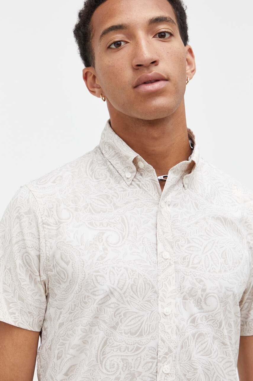 

Риза Abercrombie & Fitch мъжка в бежово със стандартна кройка с яка с копче, Бежов