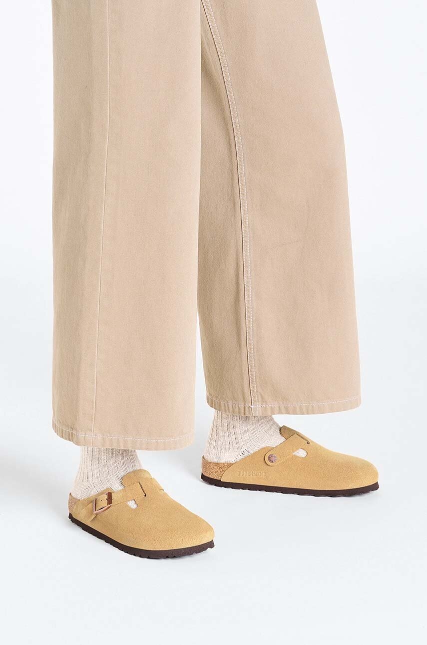 Замшеві шльопанці Birkenstock Boston жіночі колір бежевий 1026164 