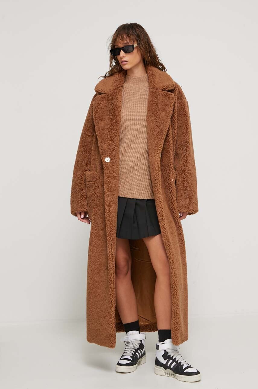 

Пальто UGG жіноче колір коричневий перехідне двобортне