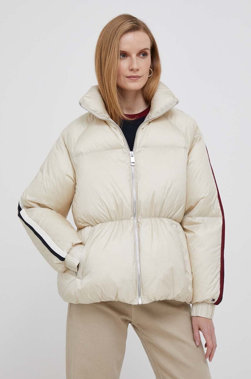 

Пухено яке Tommy Hilfiger в бежово зимен модел, Бежов