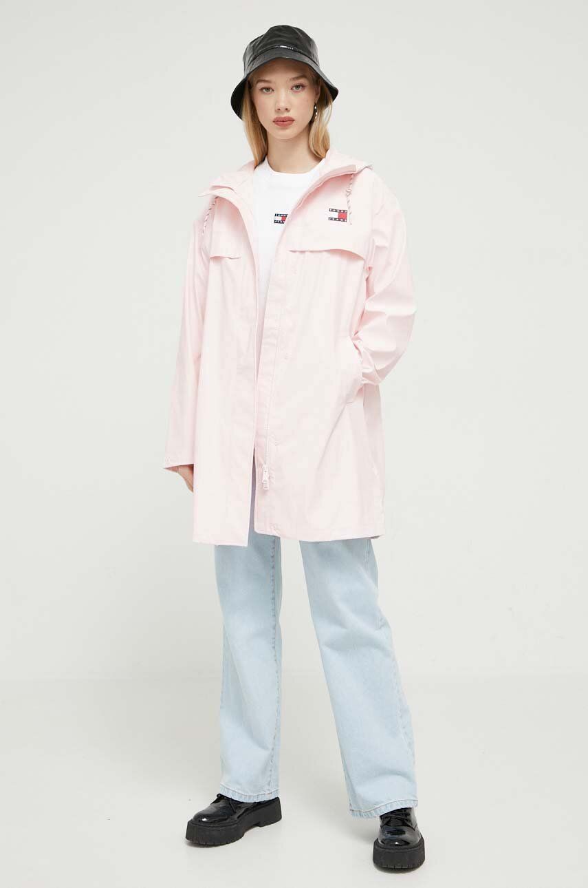 Levně Nepromokavá bunda Tommy Jeans dámská, růžová barva, přechodná