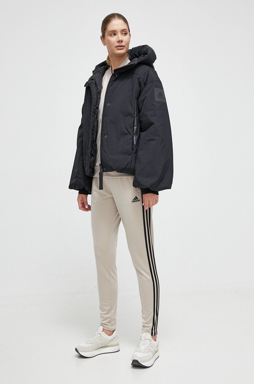 Levně Péřová bunda adidas dámská, černá barva, zimní, oversize