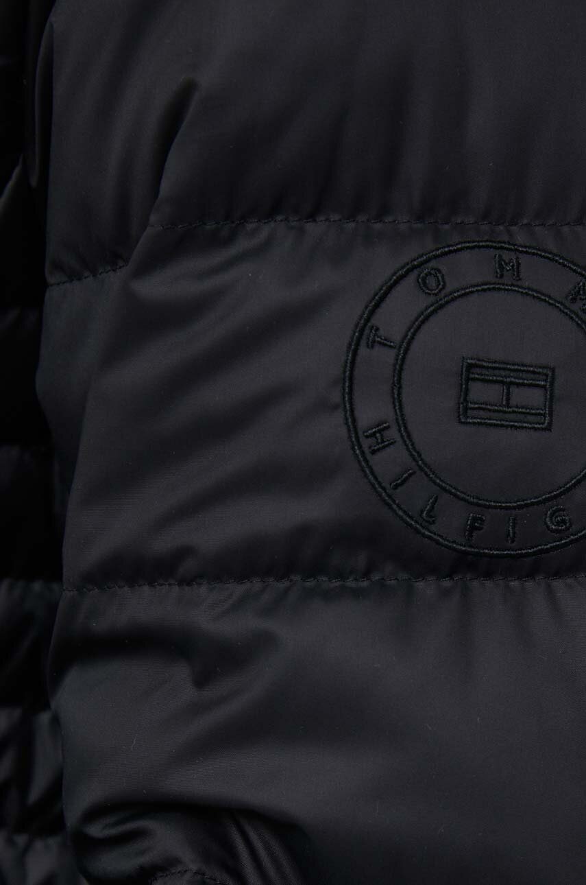 Пухова куртка Tommy Hilfiger жіноча колір чорний перехідна 