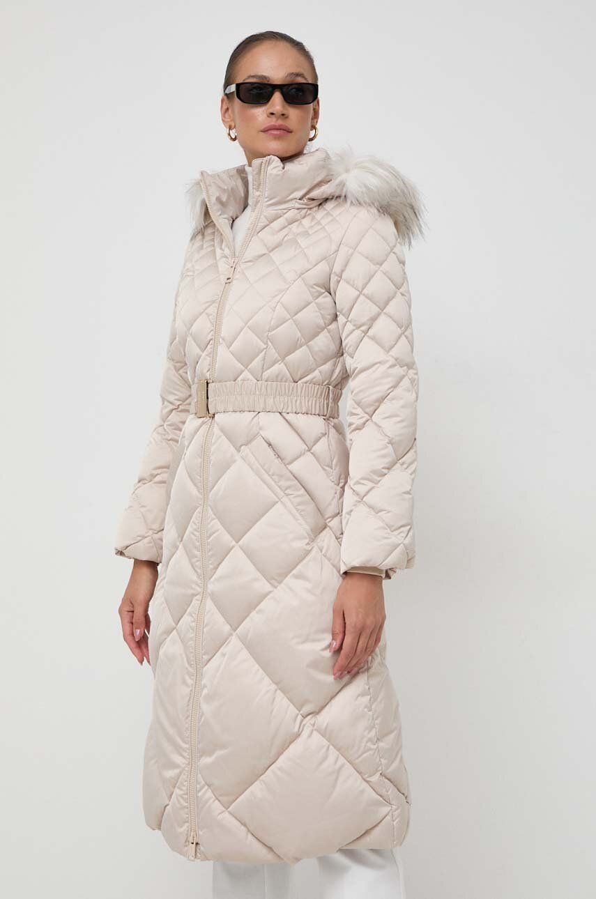 Péřová bunda Guess dámská, béžová barva, zimní - béžová - Hlavní materiál: 100 % Polyester Podš