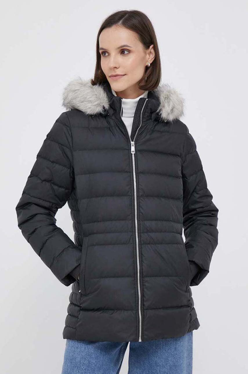 Levně Péřová bunda Tommy Hilfiger dámská, černá barva, zimní