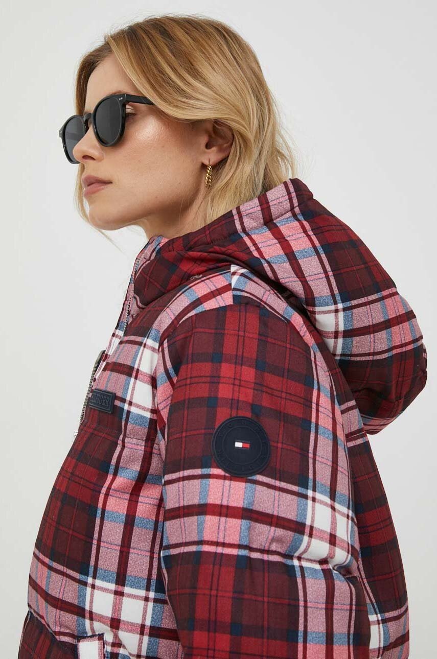 

Пуховая куртка Tommy Hilfiger женская цвет бордовый зимняя
