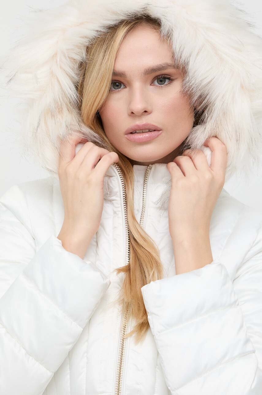 

Куртка Marciano Guess женская цвет белый зимняя