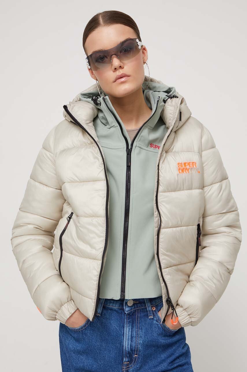 

Куртка Superdry жіноча колір бежевий зимова