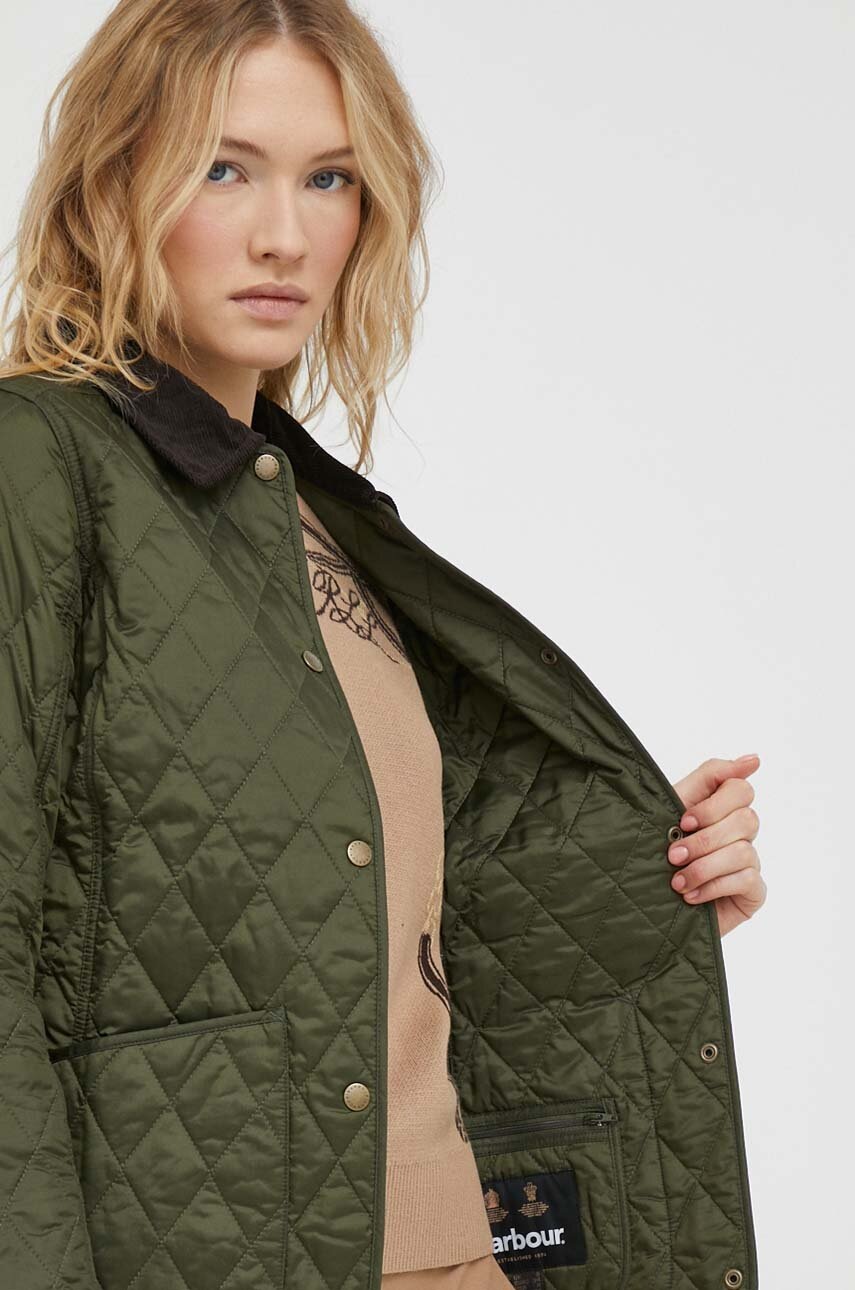Куртка Barbour жіноча колір зелений перехідна 