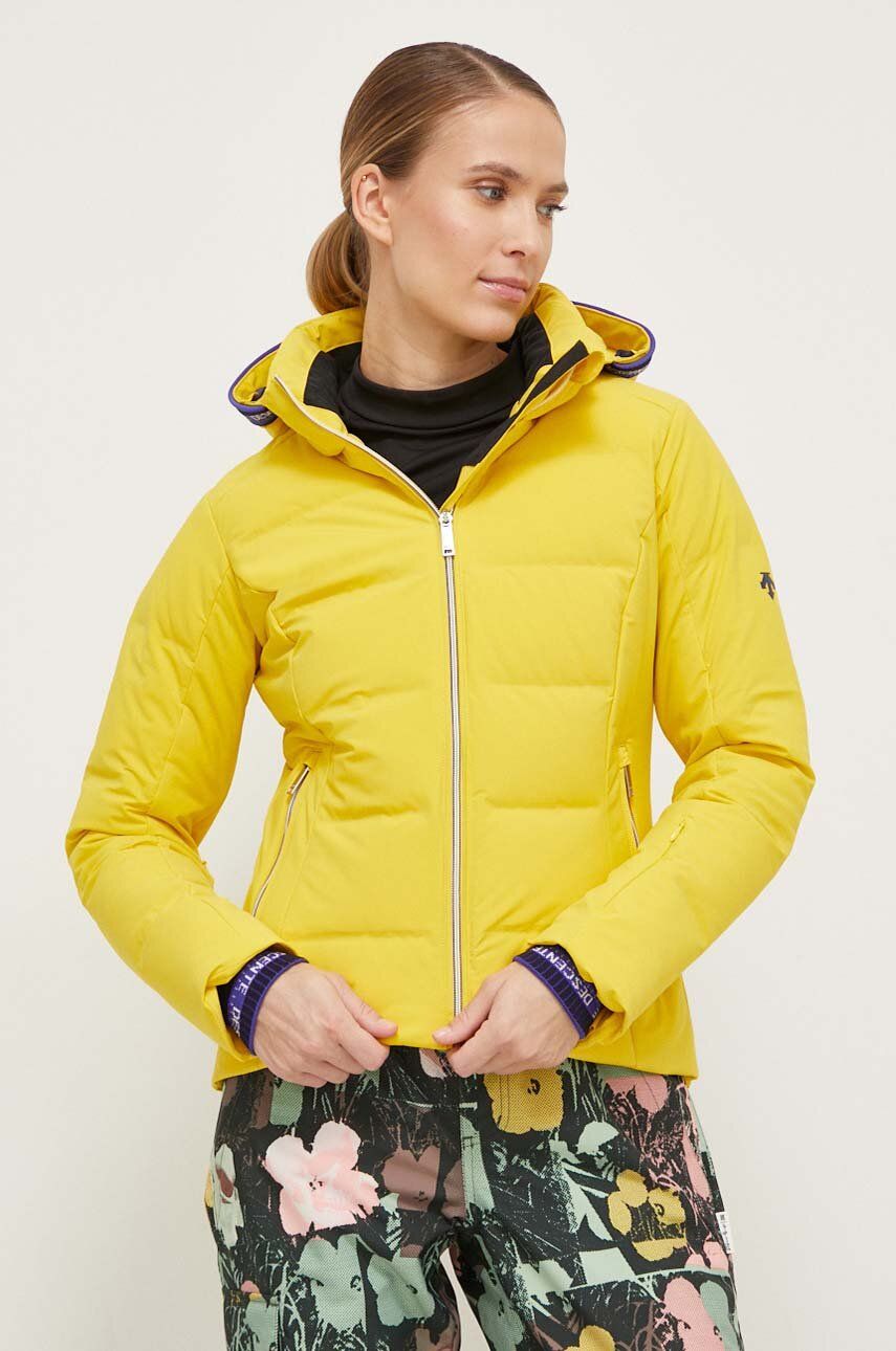 Levně Péřová lyžařská bunda Descente Joanna žlutá barva
