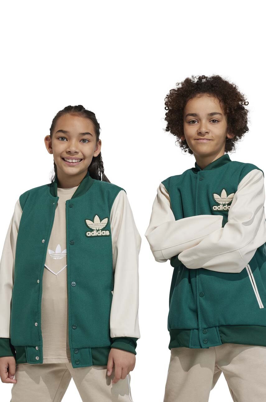 Levně Dětská bomber bunda adidas Originals zelená barva