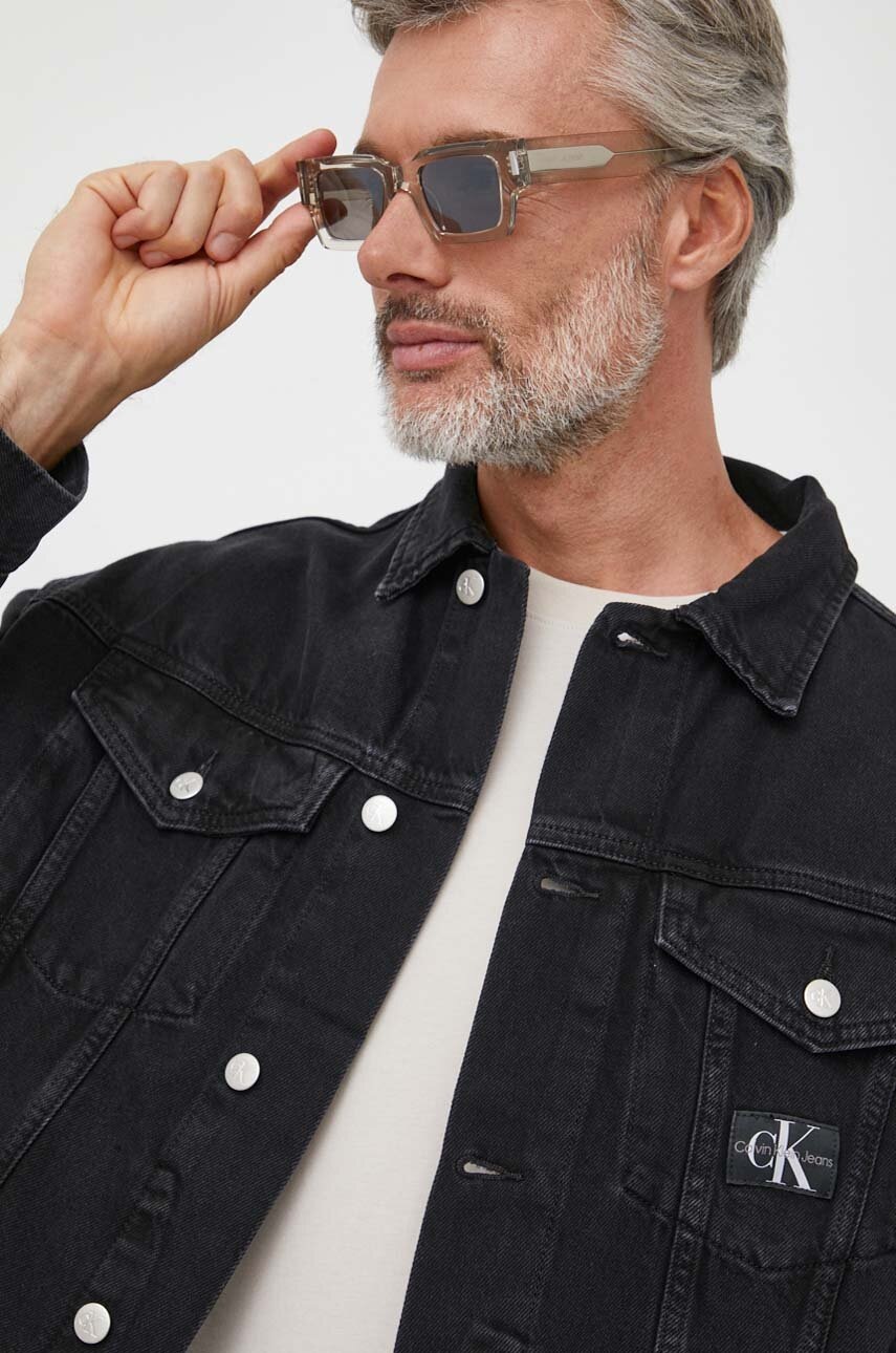 

Дънково яке Calvin Klein Jeans в черно преходен модел с уголемена кройка, Черен