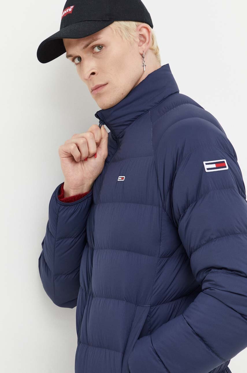 

Пухова куртка Tommy Jeans чоловіча колір синій зимова