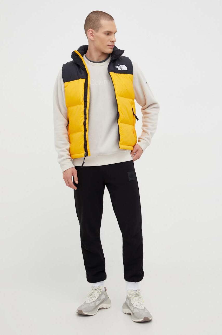Péřová vesta The North Face žlutá barva - žlutá - Hlavní materiál: 100 % Nylon Podšívka: 100 % 