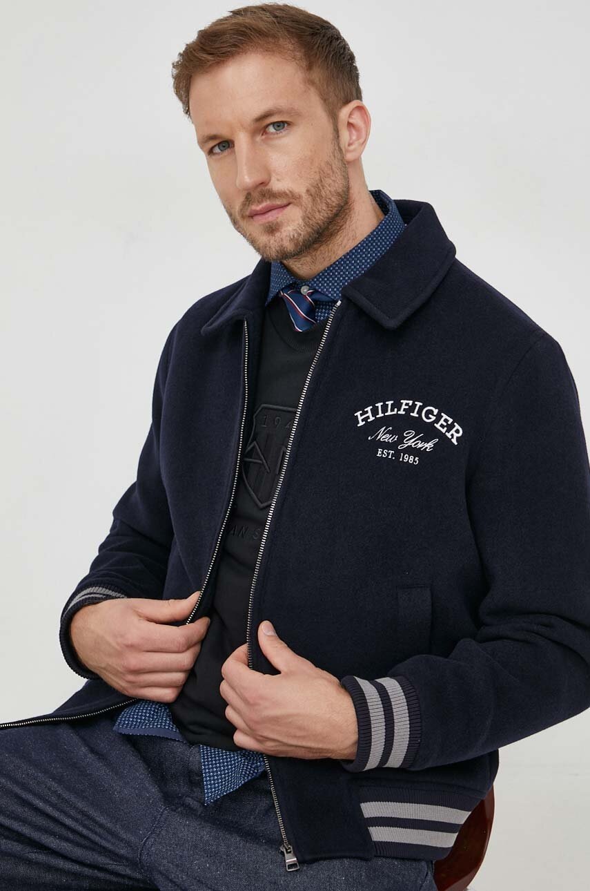 

Вълнено яке Tommy Hilfiger в тъмносиньо преходен модел, Тъмносин